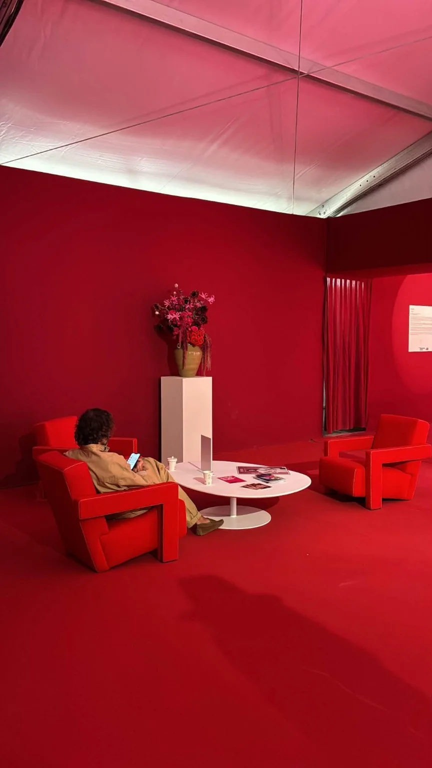 The red lounge at JILL